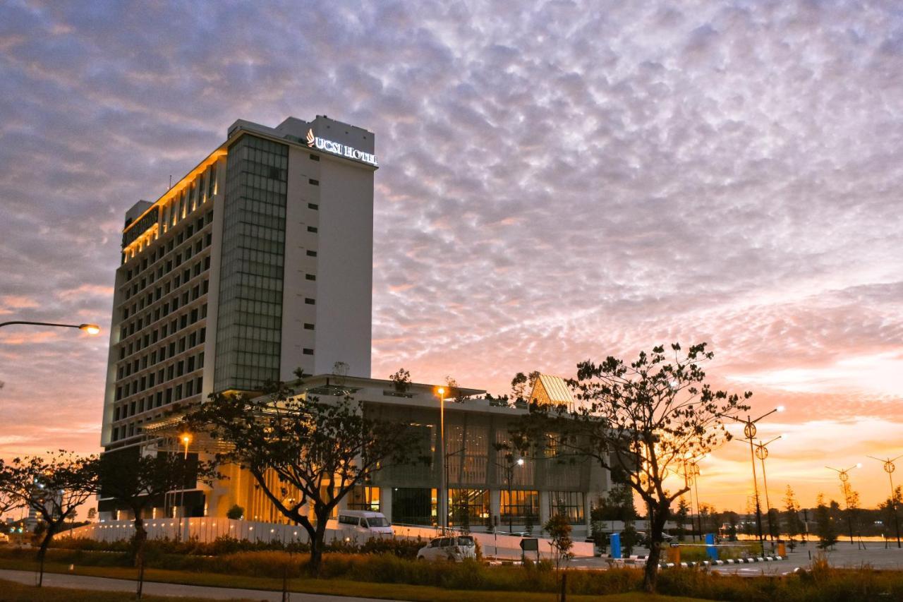 Ucsi Hotel Kuching Exterior foto